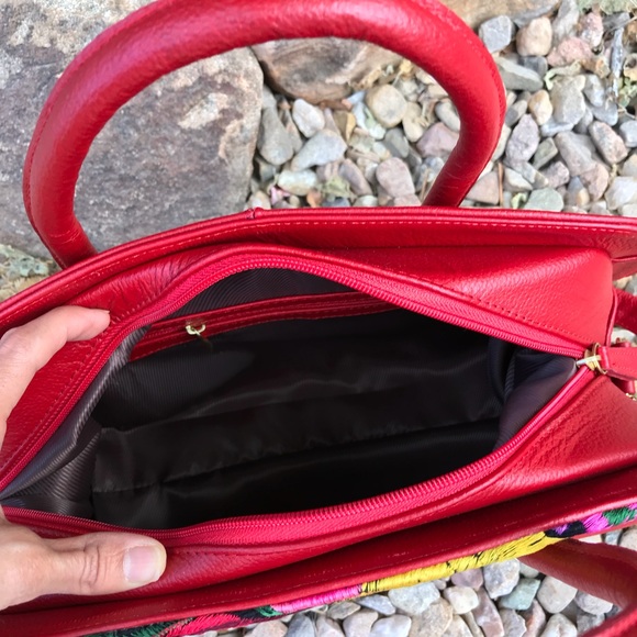 Genuine Leather bag with Floral embroidery - Picture 5 of 6